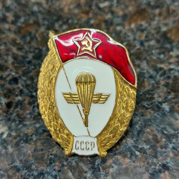 Знак нагрудный Военное училище ВДВ ( крылья ) СССР закрутка (2301943) - HAKKI