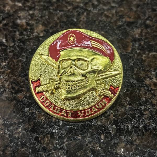 Знак нагрудный Солдат удачи ( череп в краповом берете ) круглый закрутка (2301587) - HAKKI