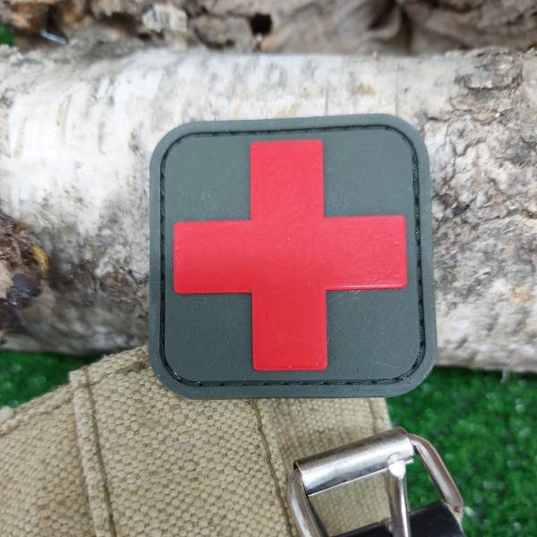 Нашивка ( шеврон патч patch ) тактическая RED CROSS ( красный крест ) 3D PVC на липучке 5х5 оливковая (2504322) - HAKKI
