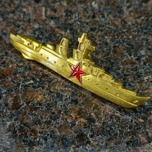 Знак нагрудный Командир корабля золотистый закрутка (2301170) - HAKKI