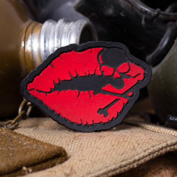 Нашивка ( шеврон патч patch ) тактическая Губы / Череп 3D PVC ( пластизоль ) на липучке 6х4 красная (2504311) - HAKKI