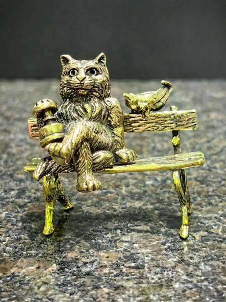 Статуэтка ( скульптура ) КОТ БЕГЕМОТ на скамейке с птичкой бронзовая (4415193) - HAKKI