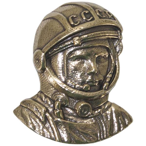 Знак фрачный из серии известные личности - Юрий Алексеевич Гагарин  бронзовый (2302965) - HAKKI