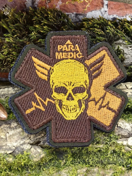 Нашивка (шеврон патч patch) тактическая Paramedic вышитая на липучке 8х8 коричневая (2509767) - HAKKI