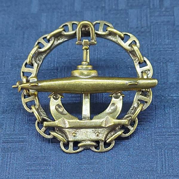 Знак нагрудный Подводная лодка с цепью закрутка (2301104) - HAKKI