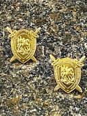 Эмблема ( знак ) петличная ( петлица ) СЛЕДСТВЕННЫЙ КОМИТЕТ большая 22 мм золотистая (2102192) - ВОЕНТОРГ ТЫЛОВИК