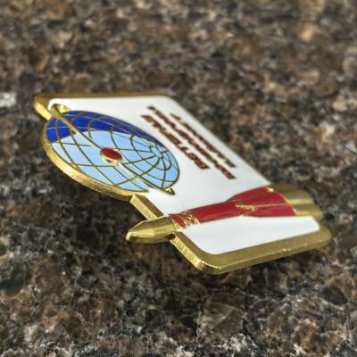 Знак нагрудный ВЕТЕРАН КОСМОДРОМА БАЙКОНУР на закрутке (2301580) - HAKKI.RU