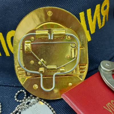 Знак ( жетон ) нагрудный ПОЛИЦИЯ МВД РОССИИ (2304003) - HAKKI.RU