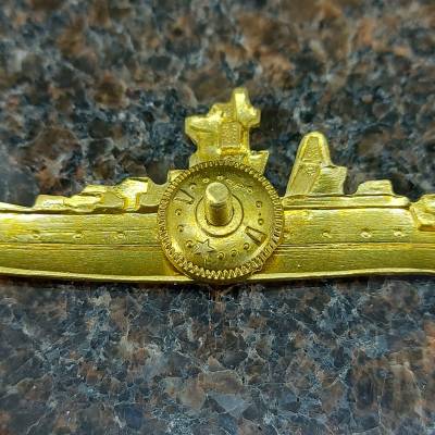 Знак нагрудный Командир корабля золотистый закрутка (2301170) - HAKKI.RU