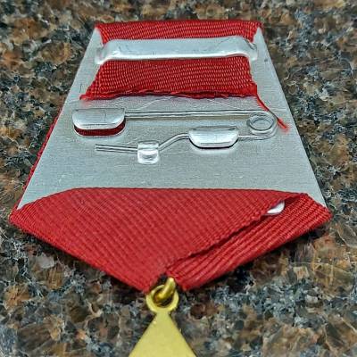 Орденский знак Почетный ветеран КПСС (2406014) - HAKKI.RU