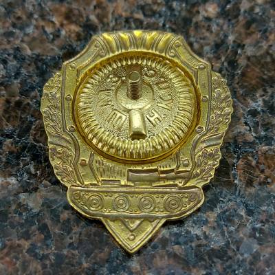 Знак нагрудный Отличный танкист закрутка (2305022) - HAKKI.RU