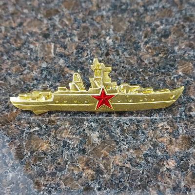 Знак нагрудный Командир корабля золотистый закрутка (2301170) - HAKKI.RU