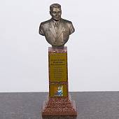 Бюст ( скульптура ) РВВДКУ 100 лет / В.Ф. Маргелов настольный 26 см бронзовый (4904963) - ВОЕНТОРГ ТЫЛОВИК