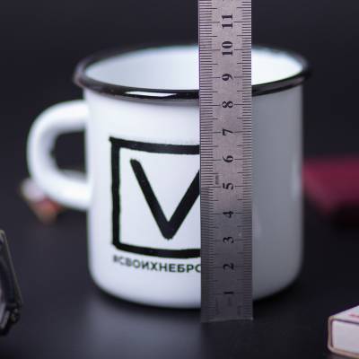 Кружка эмалированная V #Своих не бросаем  белая (4602070) - HAKKI.RU
