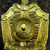 Знак нагрудный КГБ СССР Почетный сотрудник закрутка (2301082) - ВОЕНТОРГ ТЫЛОВИК