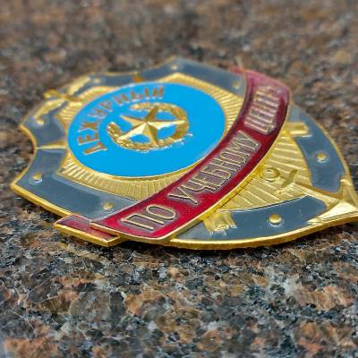 Знак ( жетон ) нагрудный ДЕЖУРНЫЙ ПО УЧЕБНОМУ ЦЕНТРУ (2304038) - HAKKI.RU