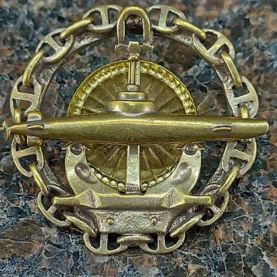 Знак нагрудный Подводная лодка с цепью закрутка (2301104) - HAKKI.RU