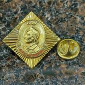 Знак фрачный СВУ ( Суворовское военное училище ) / А.В. Суворов 29х29 мм закрутка золотистый (2302960) - ВОЕНТОРГ ТЫЛОВИК