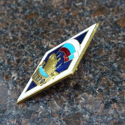 Знак нагрудный ( ромб ) об окончании ГУМРФ закрутка (2301562) - HAKKI.RU