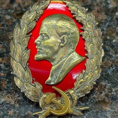 Знак нагрудный Ленин в венке закрутка (2305058) - HAKKI.RU