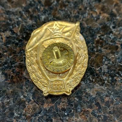 Знак нагрудный Военное училище связи СССР закрутка (2301940) - HAKKI.RU