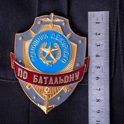 Знак ( жетон ) нагрудный ПОМОЩНИК ДЕЖУРНОГО ПО БАТАЛЬОНУ (2304018) - HAKKI.RU
