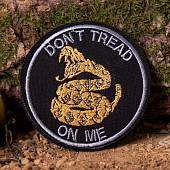 Нашивка ( шеврон патч patch ) тактическая Dont tread on me вышитая на липучке D-8.5 черная (2509257) - ВОЕНТОРГ ТЫЛОВИК