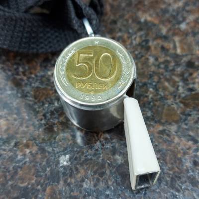 СВИСТОК сувенирный с монетой 50 РУБЛЕЙ 1992 г. серебристый (3205023) - HAKKI.RU