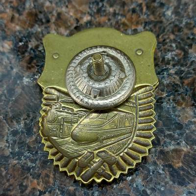 Знак нагрудный Почетный Железнодорожник закрутка (2301844) - HAKKI.RU