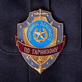 Знак ( жетон ) нагрудный Помощник дежурного по гарнизону (2304020) - ВОЕНТОРГ ТЫЛОВИК