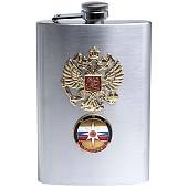 Набор подарочный с символикой МЧС России / Герб ( орел ) РФ ( фляга 9 OZ-270 мл + стопки 2х30 мл + стопка складная 1х150 мл + лейка ) (4801165) - ВОЕНТОРГ ТЫЛОВИК